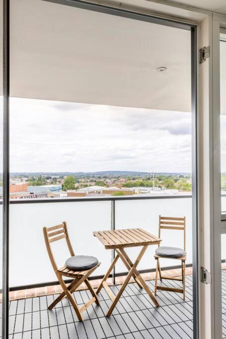Stylish & Comfortable Top-Floor Flat In Harrow Лондон Екстериор снимка
