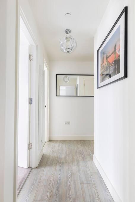 Stylish & Comfortable Top-Floor Flat In Harrow Лондон Екстериор снимка