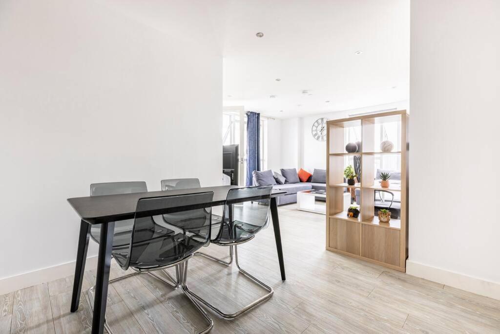 Stylish & Comfortable Top-Floor Flat In Harrow Лондон Екстериор снимка